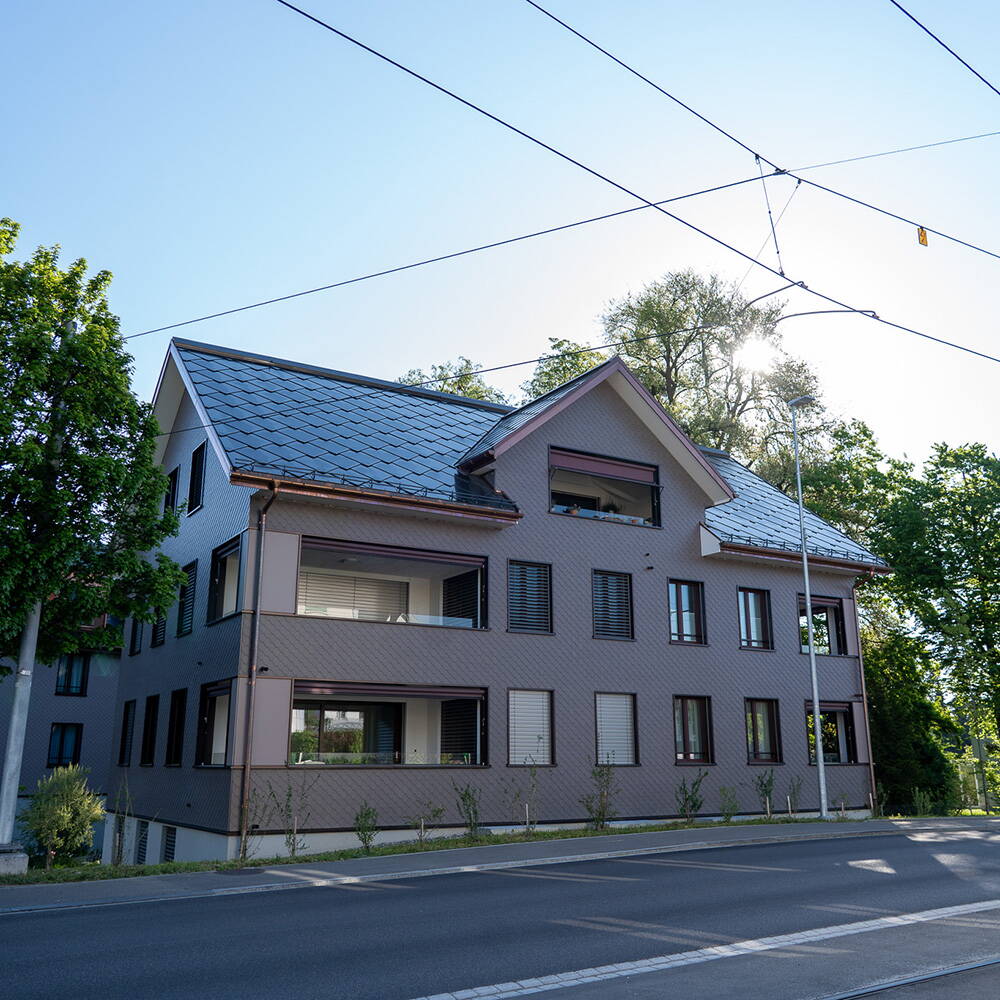 Ob Einfamilienhäuser oder ganze Überbauungen, das Solardach ist für jede Form von Steildach geeignet.