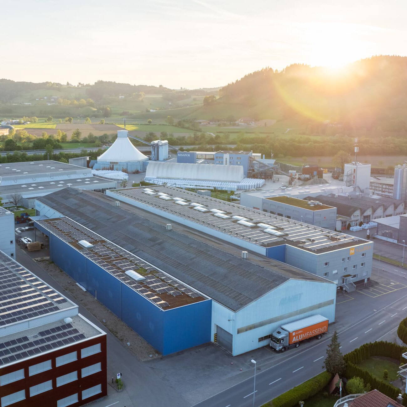 Von Morgens bis Abends wird jeder verfügbare Sonnenstrahl verwertet.