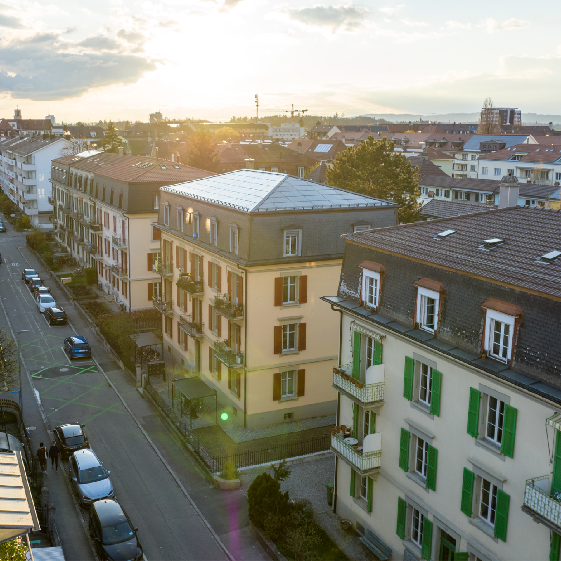 Solardach Baur Breitenrain Bern 03 Das frisch sanierte Gebäude reiht sich nahtlos in die Umgebung mit ein. Produziert aber ganz nebenbei noch Strom für seine Bewohner.