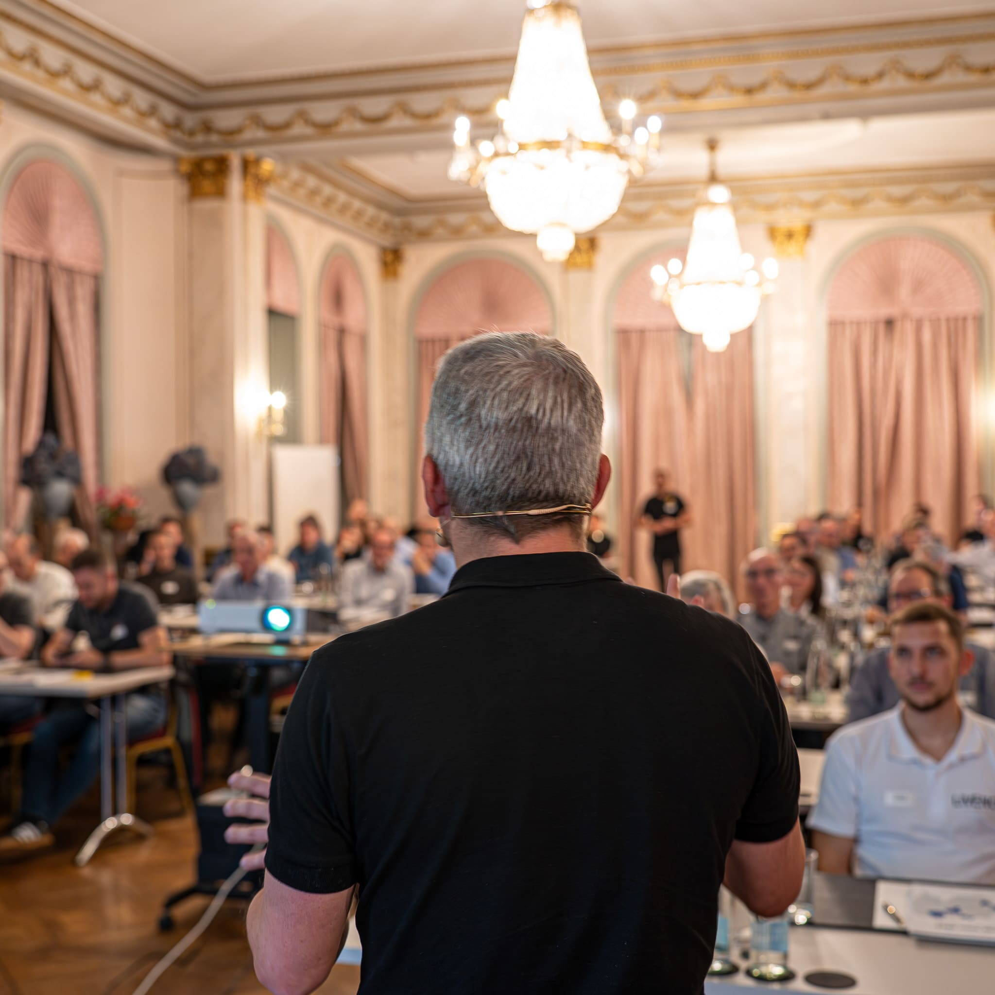 Ein voller Saal in Luzern Die Veranstaltungen waren sehr gut besucht und zeigten ein grosses Interesse an den präsentierten Energiethemen.