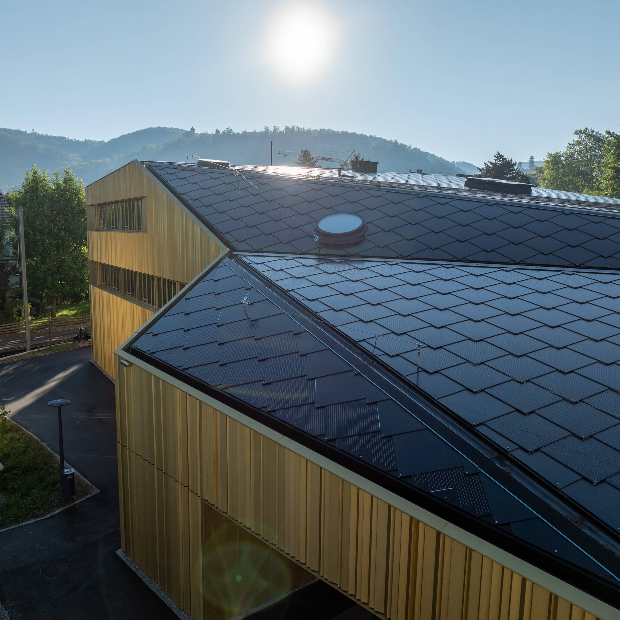 Solardach Baur Breitenrain Bern 02 Maximale Ästhetik: Das SunStyle Solardach kann vollflächig eingesetzt werden und holt damit das Maximum aus der Fläche.