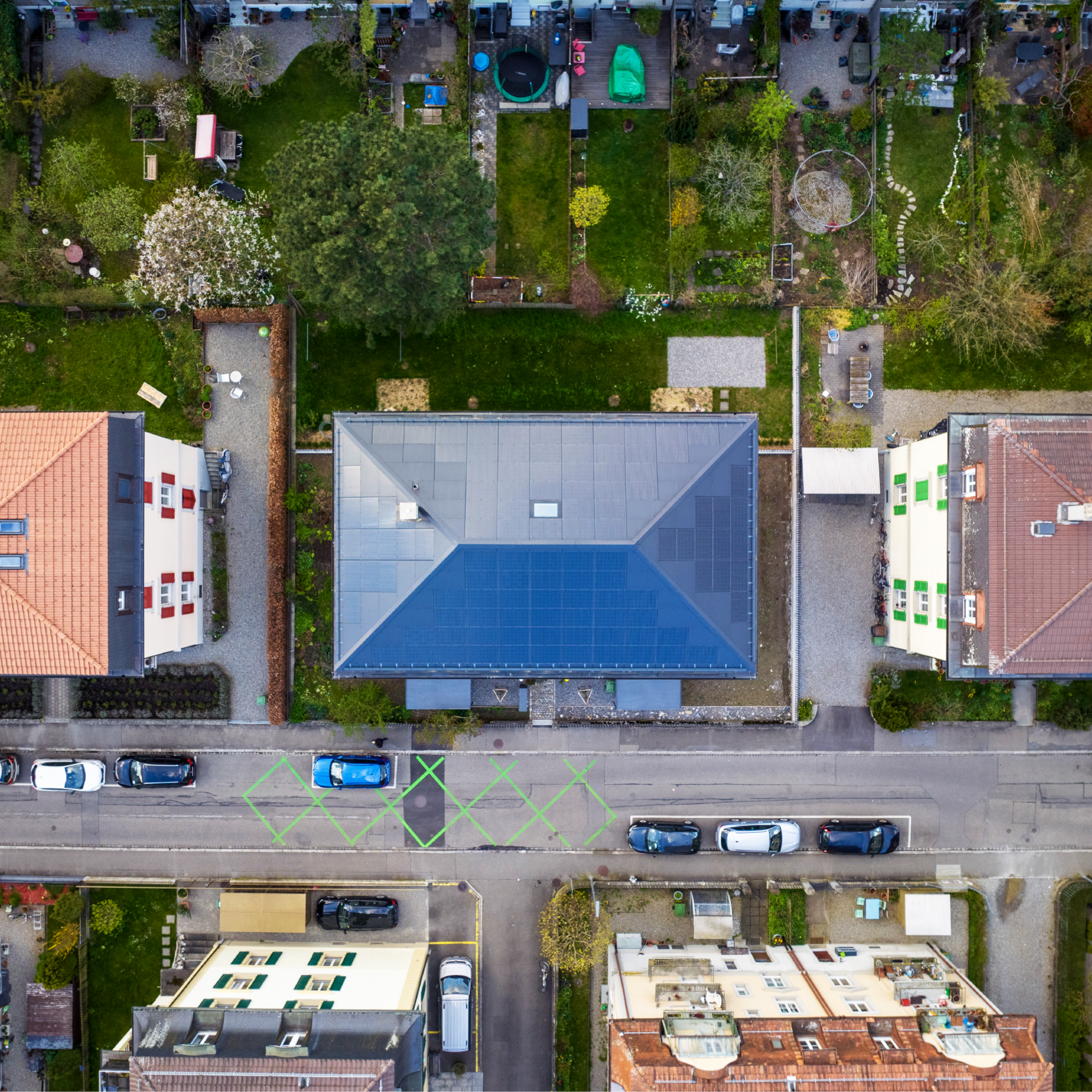 Solardach Baur Breitenrain Bern 02 Die Ansicht von oben zeigt das gesamte Solardach.