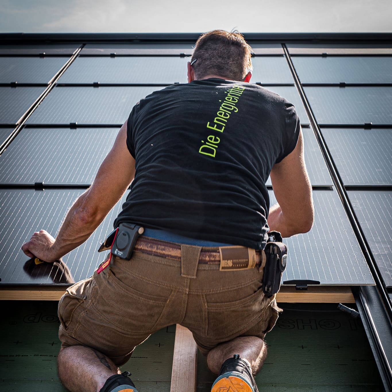 Die Energieritter haben jahrelange Erfahrung in der Solarbranche Die jahrelange Erfahrung hilft XEEO beim erstellen von Indach Solaranlagen.